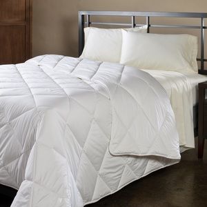 Natura (Brand) White Wool Filled Comforter Full/Queen.